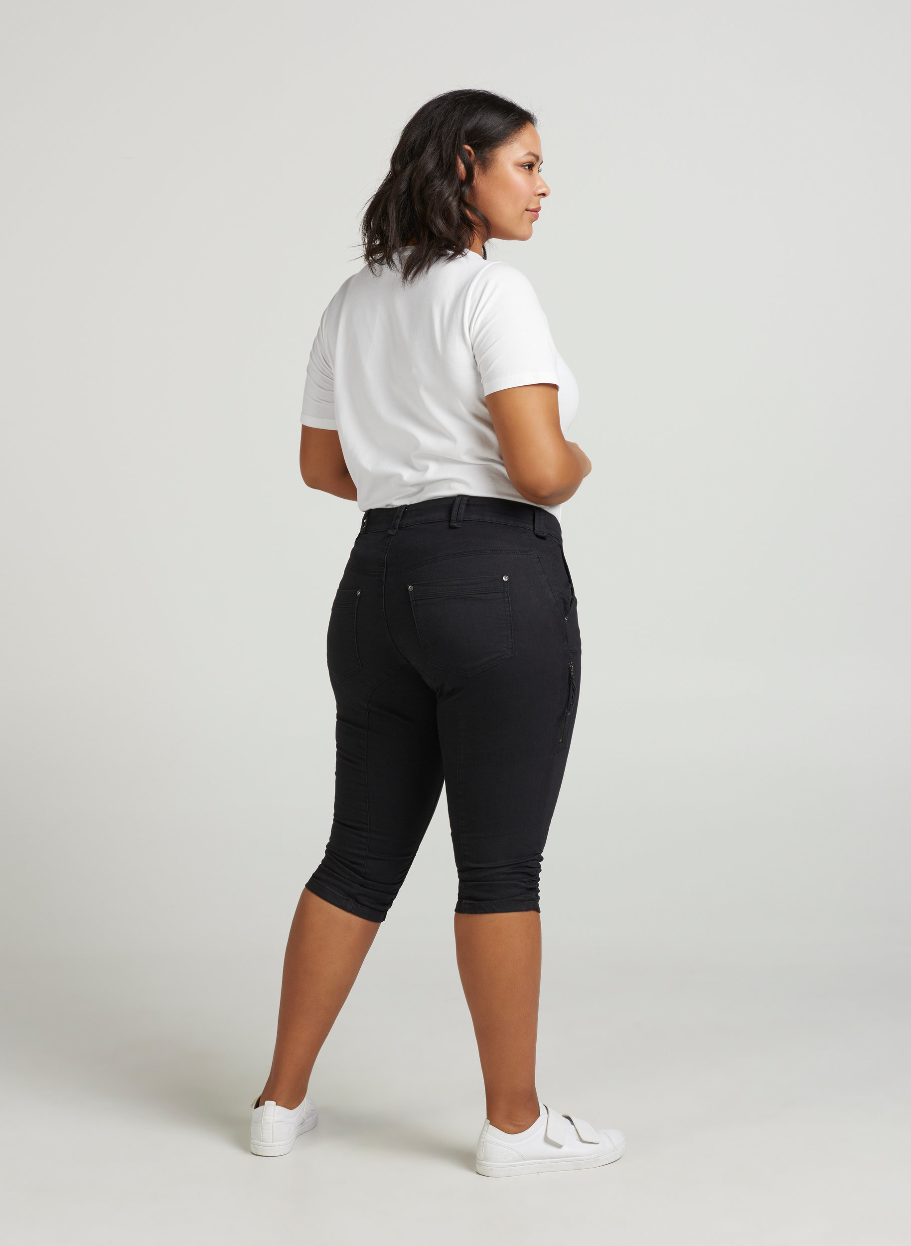 Slim fit capri jeans met zakken, Black, Model image number 1